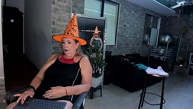  SARAI DUPONT online show from October 31, 2025, 11:11 am