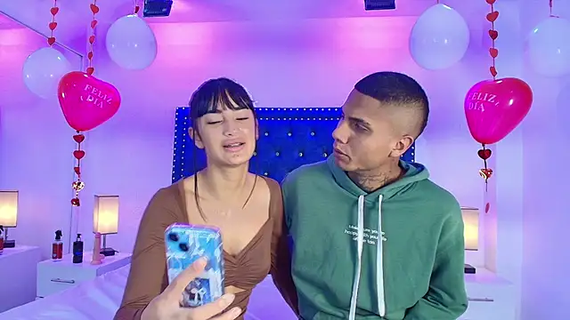 Snapshot of Damian_and_roxanne chatting on February 9, 2026, 12:42 pm Damian and roxanne online show from February 9, 2026, 12:42 pm