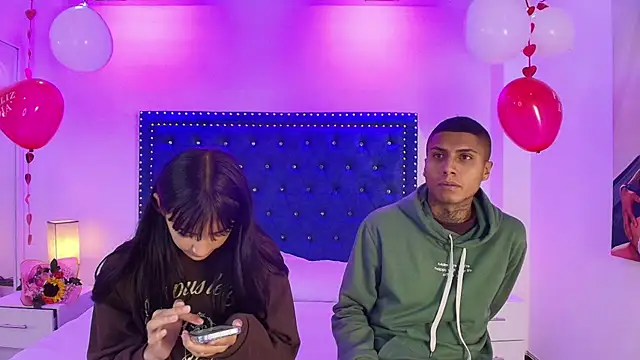 Snapshot of Damian_and_roxanne chatting on February 14, 2026, 12:35 pm Damian and roxanne online show from February 14, 2026, 12:35 pm