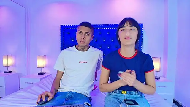 Snapshot of Damian_and_roxanne chatting on February 23, 2026, 12:35 pm Damian and roxanne online show from February 23, 2026, 12:35 pm