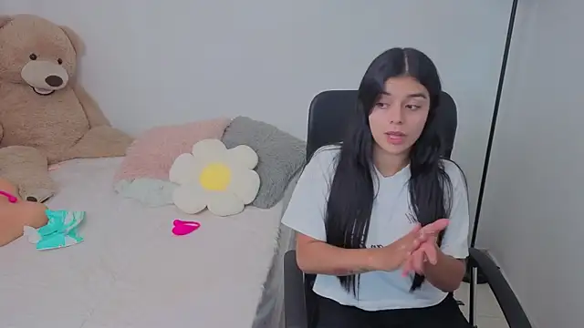 valerihouse online show from October 28, 2025, 12:47 am