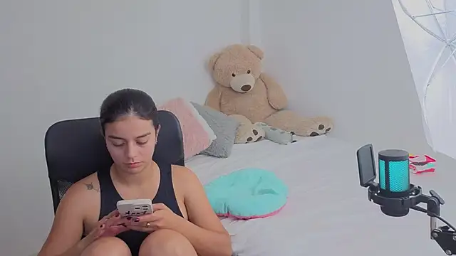 valerihouse online show from April 1, 2026, 2:12 am