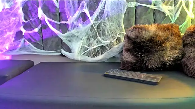 Snapshot of Rowan_Mills chatting on October 11, 2025, 8:18 pm Rowan Mills online show from October 11, 2025, 8:18 pm