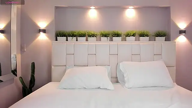 LunnaBlake online show from February 4, 2026, 4:07 am