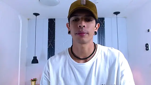 Franvill Trato online show from November 28, 2025, 6:54 pm