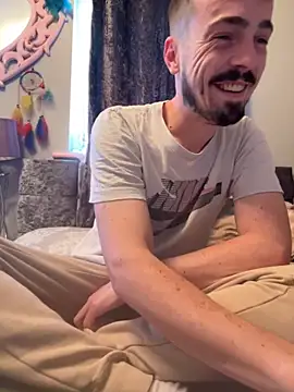 Snapshot of jaycoy22 chatting on September 21, 2025, 1:57 pm jaycoy22 online show from September 21, 2025, 1:57 pm