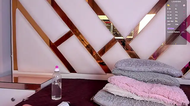 Niicolle Evanss online show from February 11, 2026, 8:03 pm