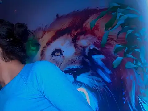 Cristal Gem1 online show from October 16, 2025, 4:57 am