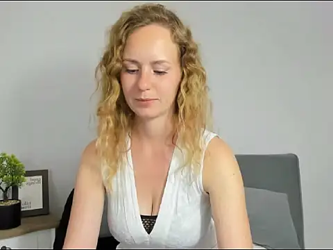 Snapshot of LyraHotty chatting on September 11, 2025, 3:34 pm LyraHotty online show from September 11, 2025, 3:34 pm