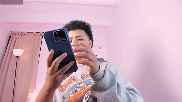 LiaaMoretzz online show from April 9, 2026, 1:27 am