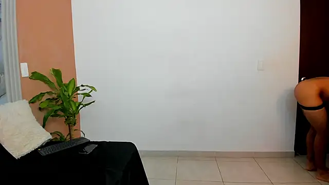 Snapshot of chatting on November 14, 2025, 1:21 pm online show from November 14, 2025, 1:21 pm