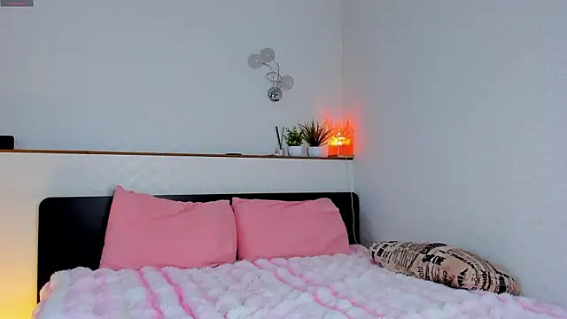 charlottacardi online show from October 2, 2025, 7:15 am