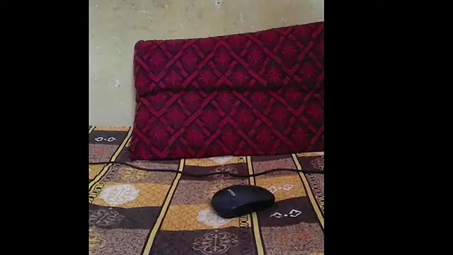 Snapshot of riyamore9623 chatting on October 11, 2025, 9:52 am riyamore9623 online show from October 11, 2025, 9:52 am