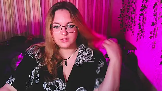 Snapshot of ZayaRush chatting on September 18, 2025, 9:44 am ZayaRush online show from September 18, 2025, 9:44 am