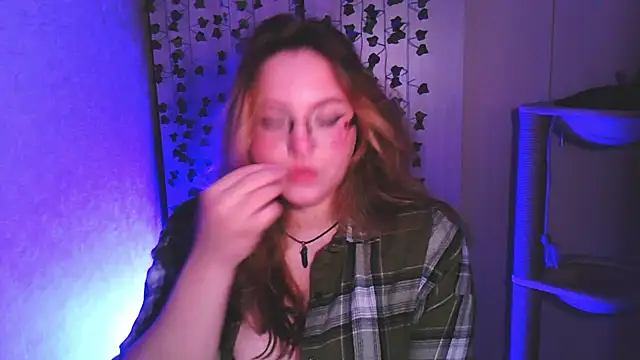 Snapshot of ZayaRush chatting on September 19, 2025, 6:26 am ZayaRush online show from September 19, 2025, 6:26 am