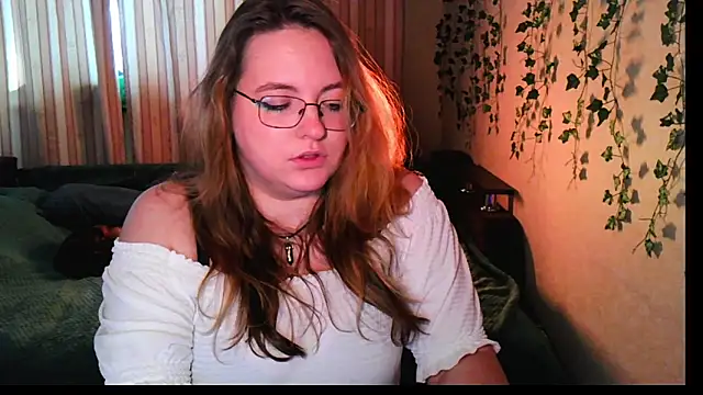 Snapshot of ZayaRush chatting on October 13, 2025, 9:20 am ZayaRush online show from October 13, 2025, 9:20 am