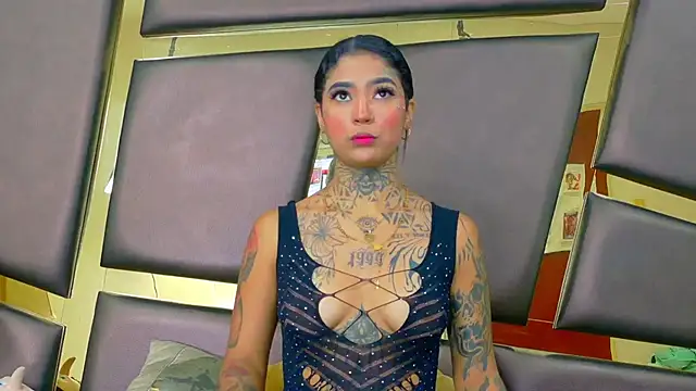 EmilieLake online show from December 1, 2025, 9:09 pm