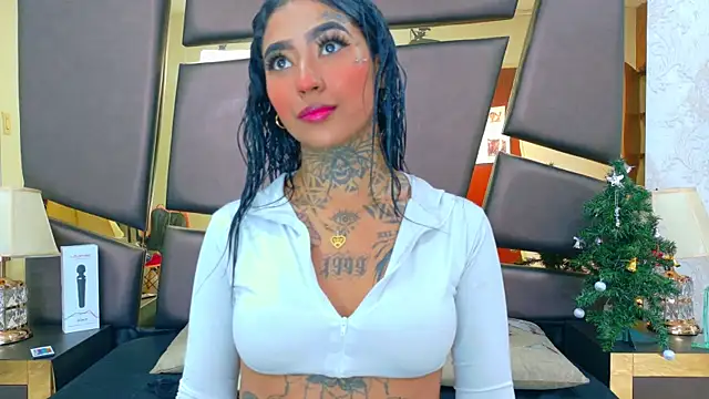 EmilieLake online show from December 20, 2025, 8:27 pm