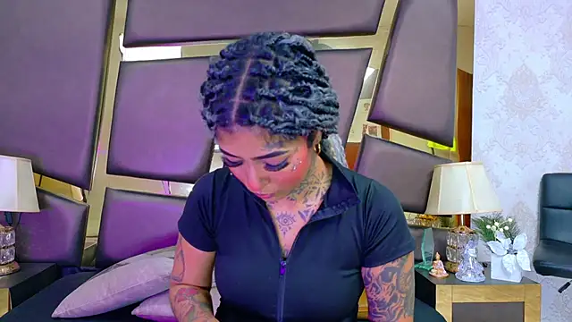 EmilieLake online show from February 13, 2026, 8:16 pm