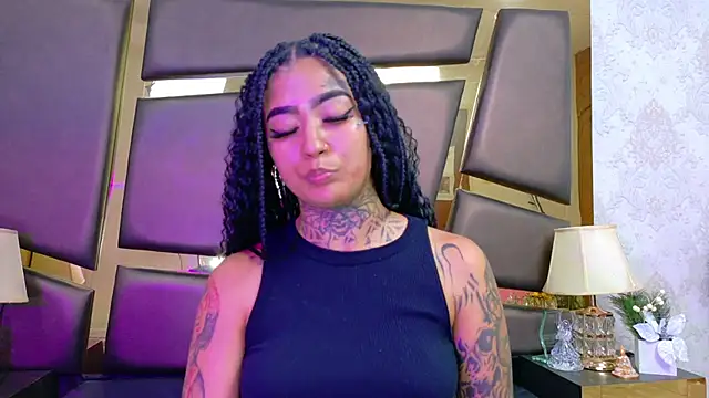 EmilieLake online show from February 20, 2026, 7:36 pm