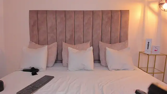 amber colliiins online show from February 13, 2026, 5:31 pm