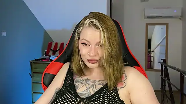 Snapshot of Mia_Kamp chatting on September 19, 2025, 3:13 pm Mia Kamp online show from September 19, 2025, 3:13 pm