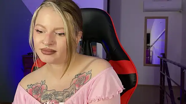 Snapshot of Mia_Kamp chatting on September 26, 2025, 6:01 pm Mia Kamp online show from September 26, 2025, 6:01 pm