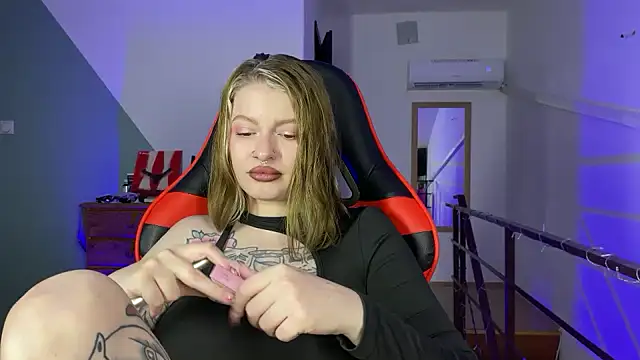 Snapshot of Mia_Kamp chatting on September 27, 2025, 1:49 pm Mia Kamp online show from September 27, 2025, 1:49 pm