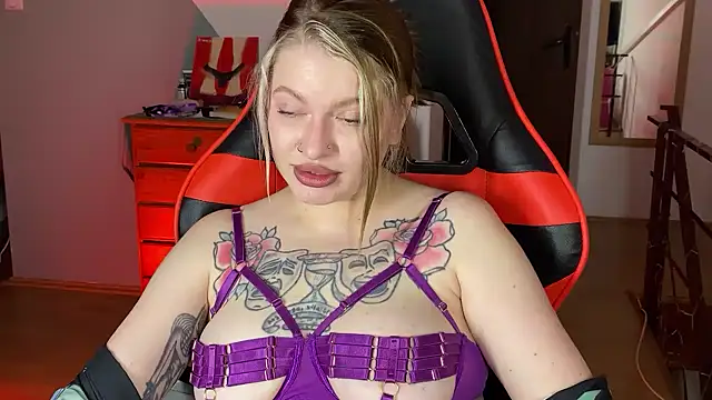 Snapshot of Mia_Kamp chatting on September 28, 2025, 6:02 pm Mia Kamp online show from September 28, 2025, 6:02 pm