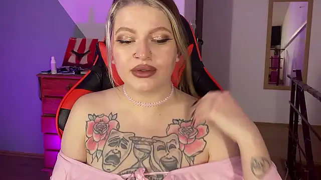 Snapshot of Mia_Kamp chatting on October 18, 2025, 11:05 pm Mia Kamp online show from October 18, 2025, 11:05 pm