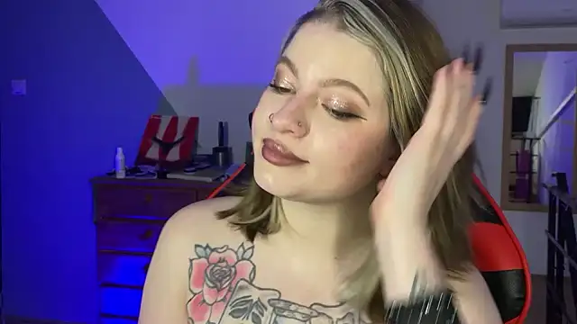 Snapshot of Mia_Kamp chatting on October 20, 2025, 5:13 pm Mia Kamp online show from October 20, 2025, 5:13 pm