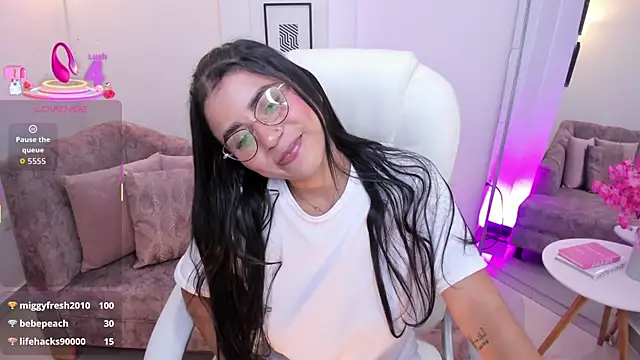 issi loren online show from October 19, 2025, 7:25 pm