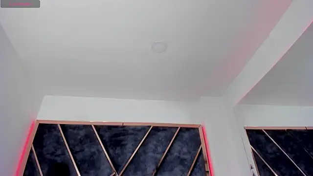 SusanaHenao online show from October 2, 2025, 7:21 pm