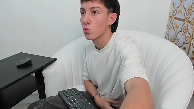 LittleDanny  online show from November 13, 2025, 5:01 pm