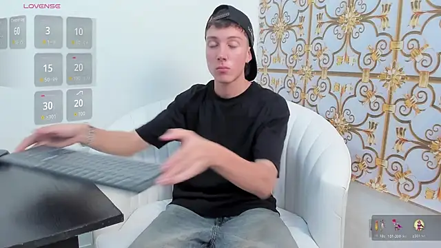 LittleDanny  online show from November 24, 2025, 7:24 pm