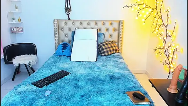 LenaStylesOA online show from September 23, 2025, 3:20 am