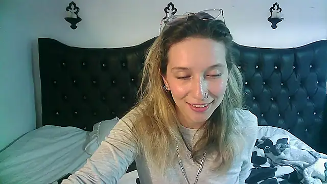 Snapshot of Licethf00x chatting on September 12, 2025, 9:04 pm Licethf00x online show from September 12, 2025, 9:04 pm