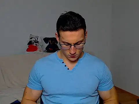 ZeinMiracles online show from October 3, 2025, 8:39 pm