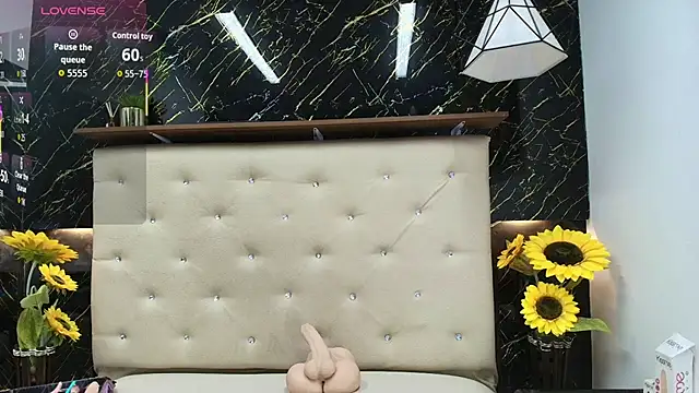 Natasha-Adams online show from September 9, 2025, 9:47 pm