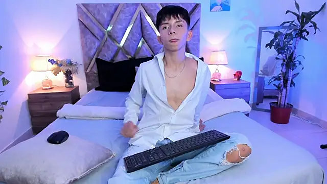 Hyunjin Son online show from October 12, 2025, 4:39 pm