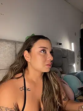 Snapshot of AnnyLopezzz_ chatting on June 8, 2026, 6:25 am AnnyLopezzz online show from June 8, 2026, 6:25 am