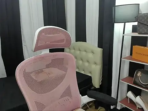 Snapshot of BigUncutCockRhein chatting on November 6, 2025, 7:53 am BigUncutCockRhein online show from November 6, 2025, 7:53 am