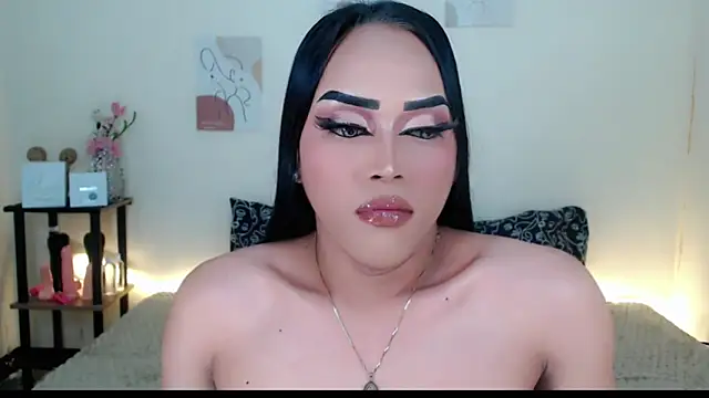 Snapshot of Lessandra_Lust chatting on October 11, 2025, 11:03 pm Lessandra Lust online show from October 11, 2025, 11:03 pm