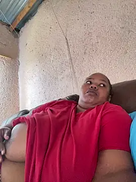 Curvycandy95 online show from April 19, 2026, 4:17 pm