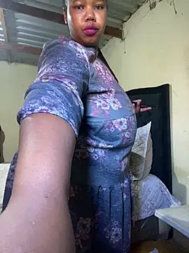 Curvycandy95 online show from June 8, 2026, 6:25 am