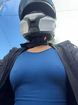 AlannaEvons online show from April 14, 2026, 8:15 pm