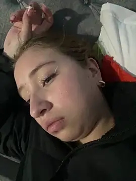 mia skys online show from February 21, 2026, 3:29 am