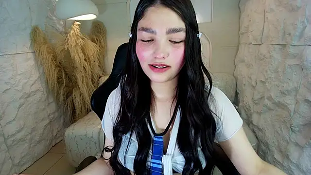 Snapshot of luna__r chatting on October 11, 2025, 7:56 pm luna  r online show from October 11, 2025, 7:56 pm