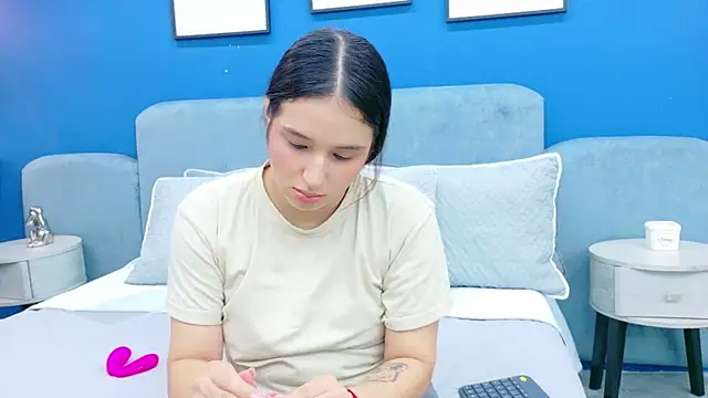 Ashley Evans22 online show from November 14, 2025, 9:13 pm