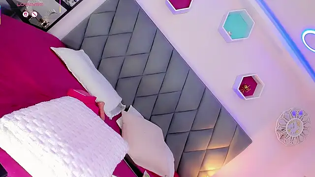 Amira Ember online show from February 6, 2026, 9:07 pm